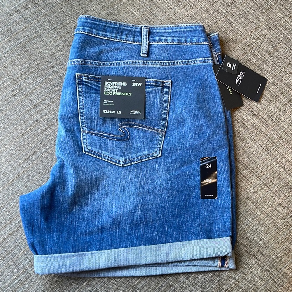 NWT Silver Mid Rise Boyfriend Denim Jean Short with Cuffed hem.  Size 24W L6